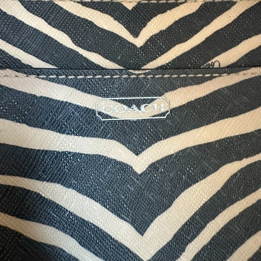 🦓 Coach  Zebra Slim Crossbody Bag - Picture 9 of 10